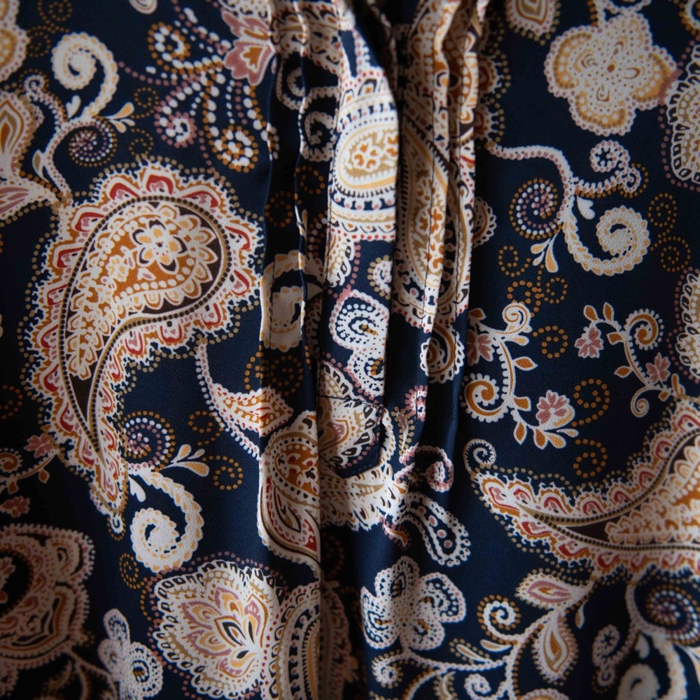 Vince Camuto Glasgow Paisley Flutter Sleeve Blouse - Picture 5 of 11